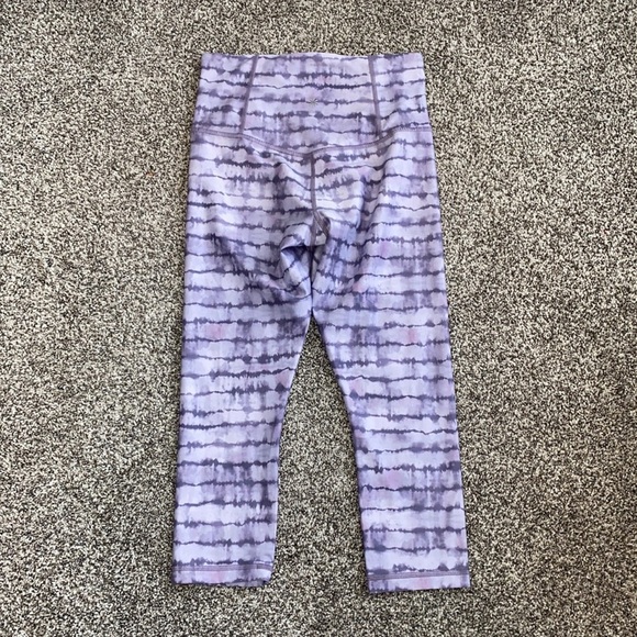 Athleta Elation Printed Capri in Tahiti Dusk Purple Size Small - Picture 7 of 7